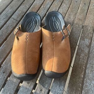 KEEN  Comfort Clogs EUC  US 7, EU 37.5